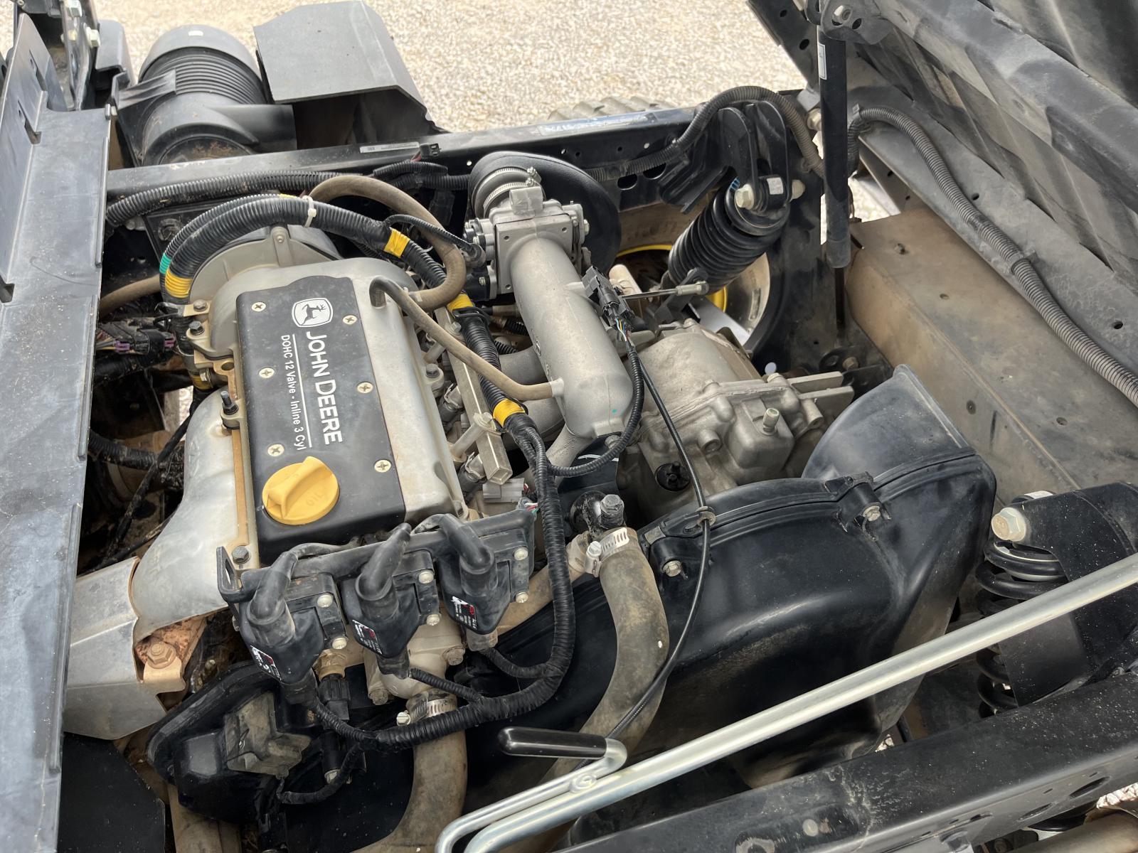 ./imagenes/INVOICE/2019/18261/JOHN DEERE XUV835E (2).JPG